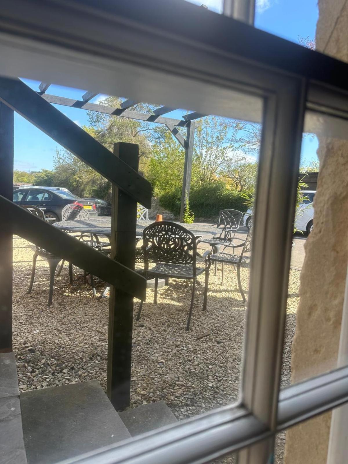 The White Hart Hotel Atworth Eksteriør billede
