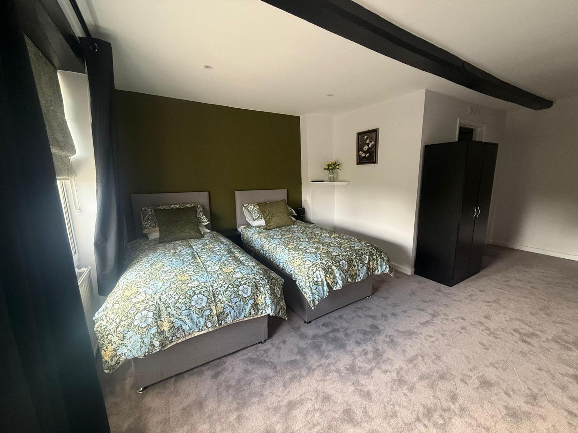 The White Hart Hotel Atworth Eksteriør billede