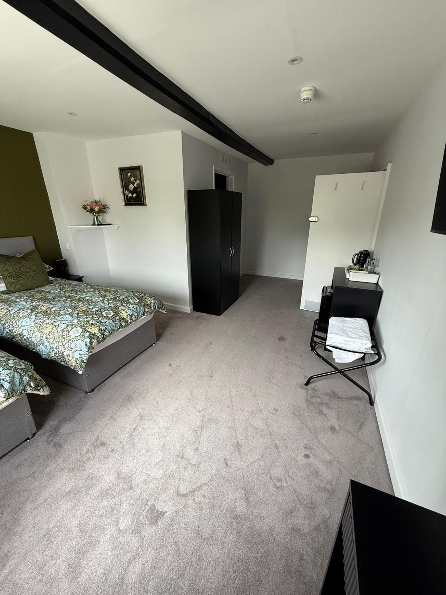 The White Hart Hotel Atworth Eksteriør billede