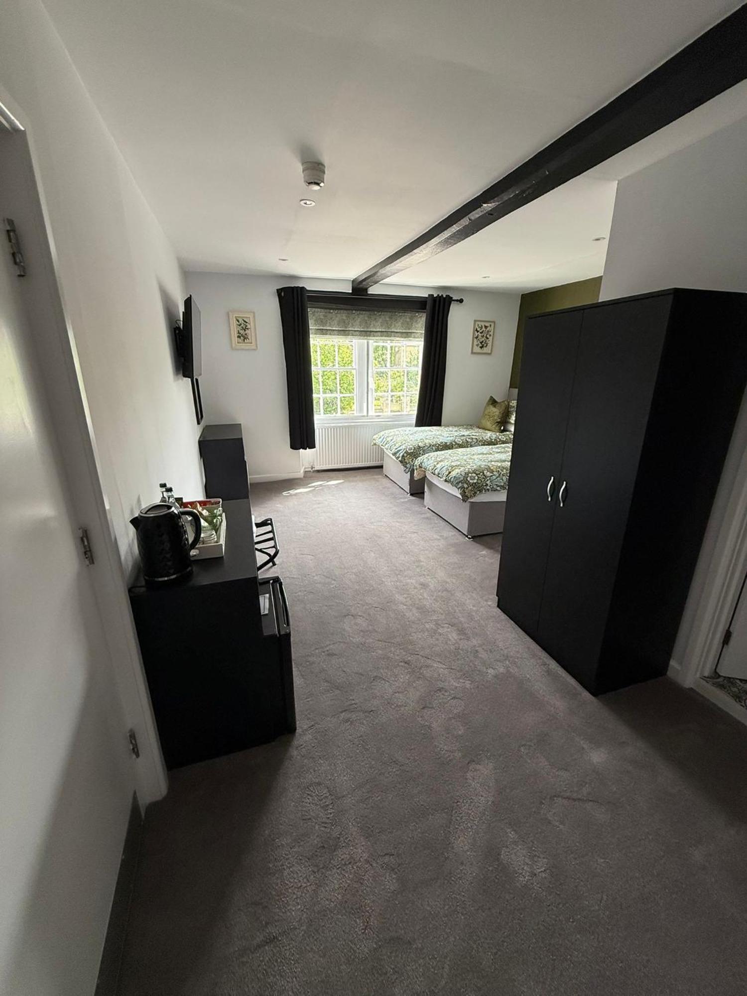 The White Hart Hotel Atworth Eksteriør billede